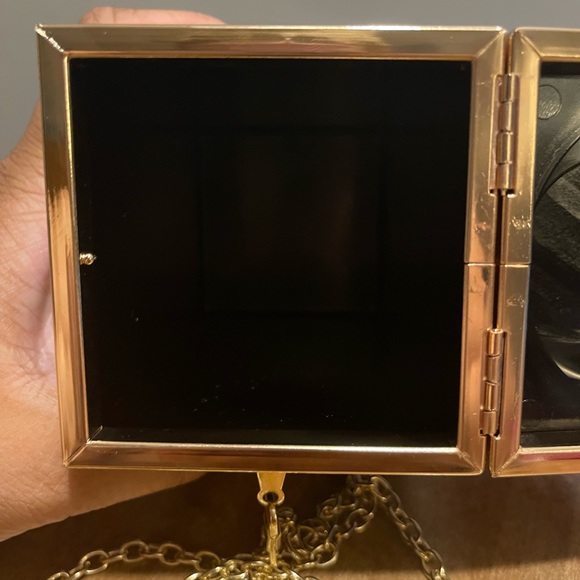 Lipstick shaped purse - Picture 4 of 4